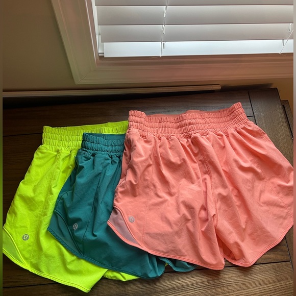 Lululemon hotty hot shorts - Picture 2 of 2